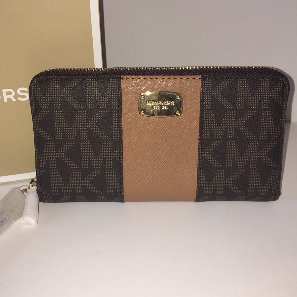 Michael Kors Wristlet NWT